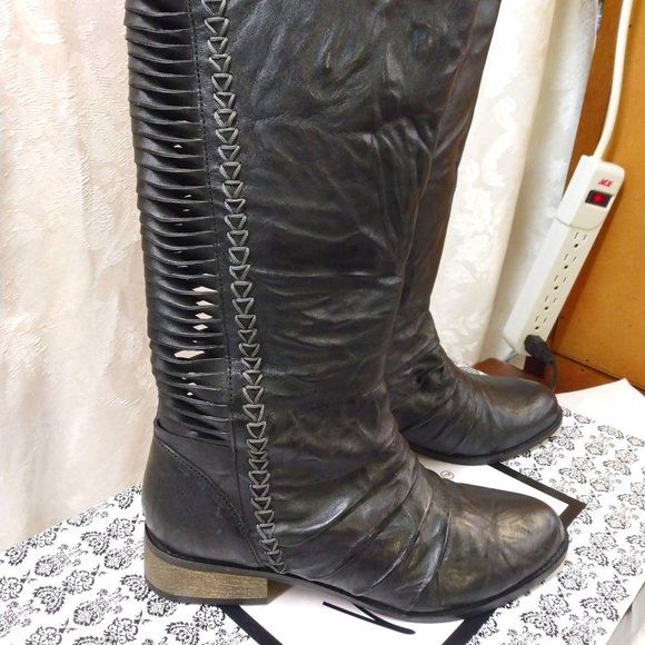 Very Volatile size 8.5 Fringe Black boots - Picture 1 of 8